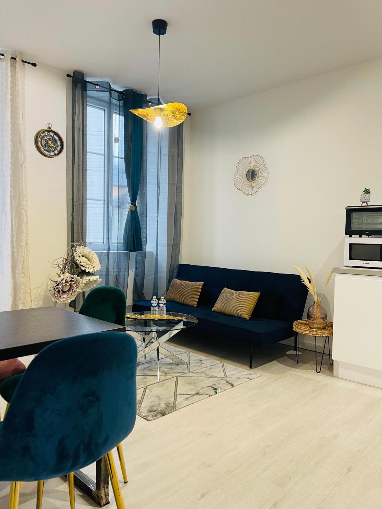 Le Caubous Plein Centre Appartement Calme Avec Chambre Et Cuisine Equipee Bagneres-de-Bigorre Bagian luar foto